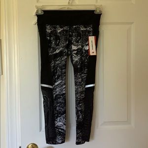 NWT New Balance running Capri with mesh on calves